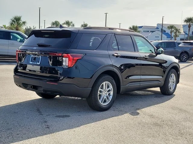New 2027 Black Metallic Ford Active image 5