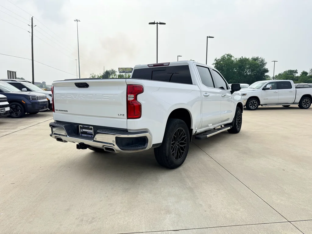 Used 2023 Summit White Chevrolet LTZ image 4