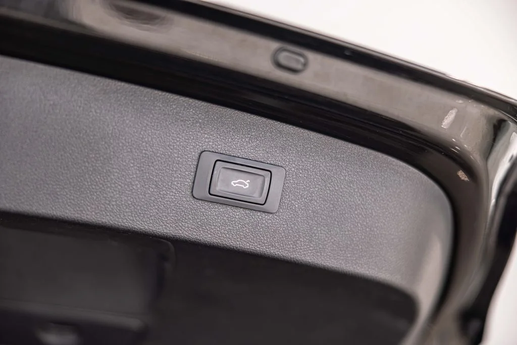 Used 2013 Black Audi  image 16