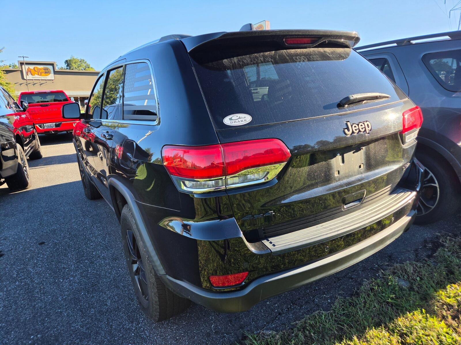 Used 2018  Jeep Laredo E image 7