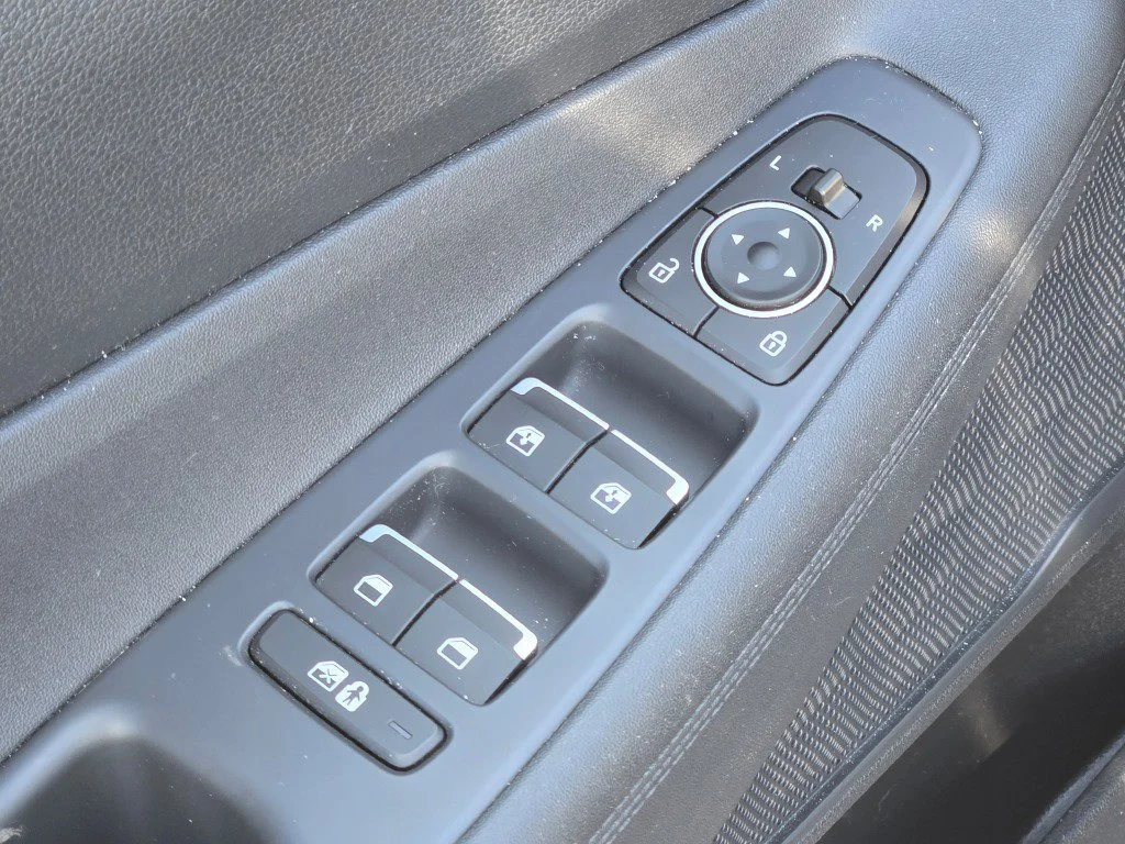 Used 2023 Blue Hyundai SEL image 18