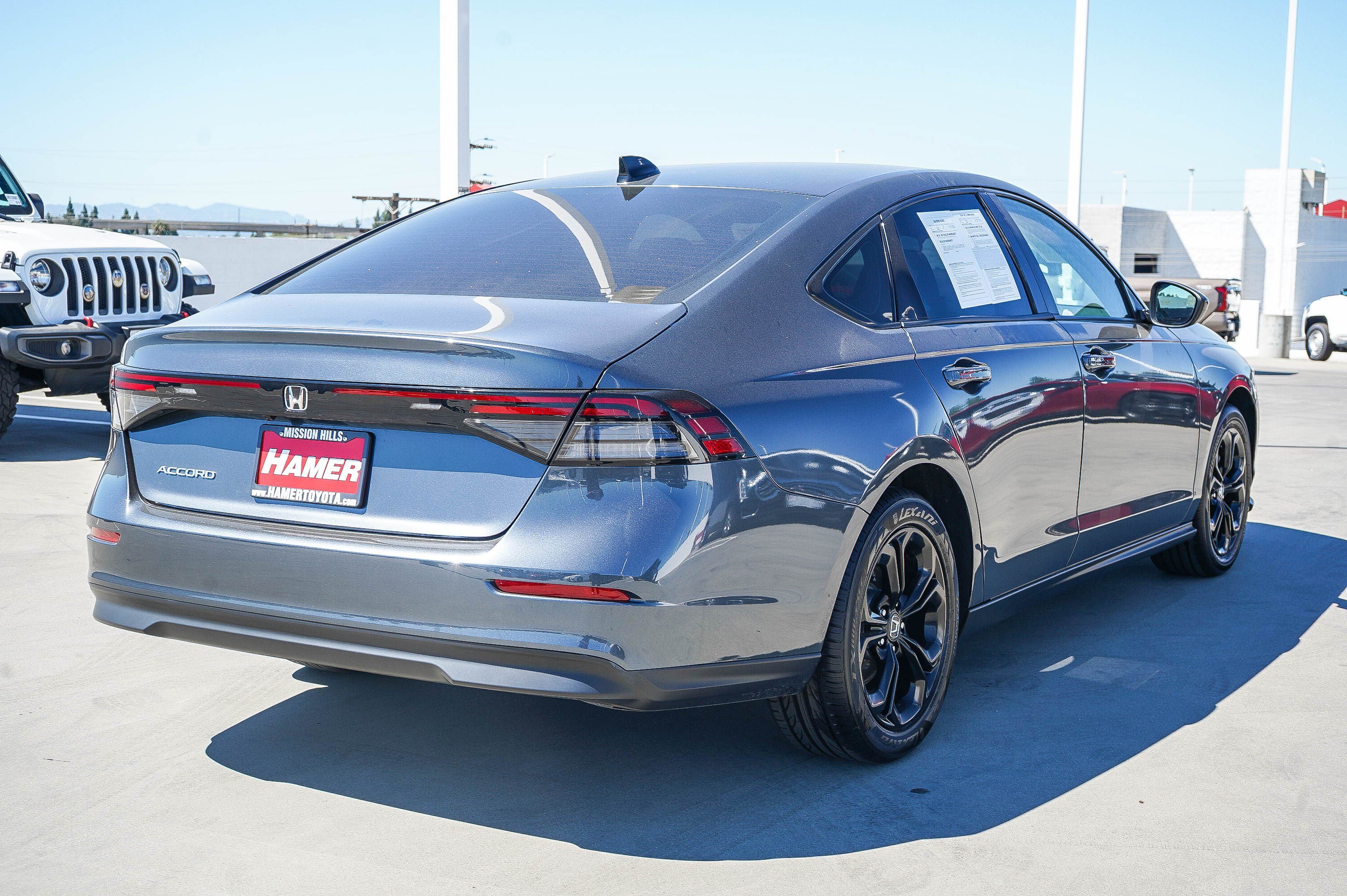 Used 2025 Meteorite Gray Metallic Honda SE image 6