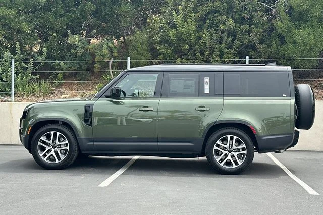 New 2026 Woolstone Green Land Rover S image 2