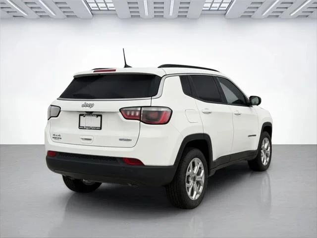 New 2026 Bright White Clear-Coat Exterior Paint Jeep Latitude image 4