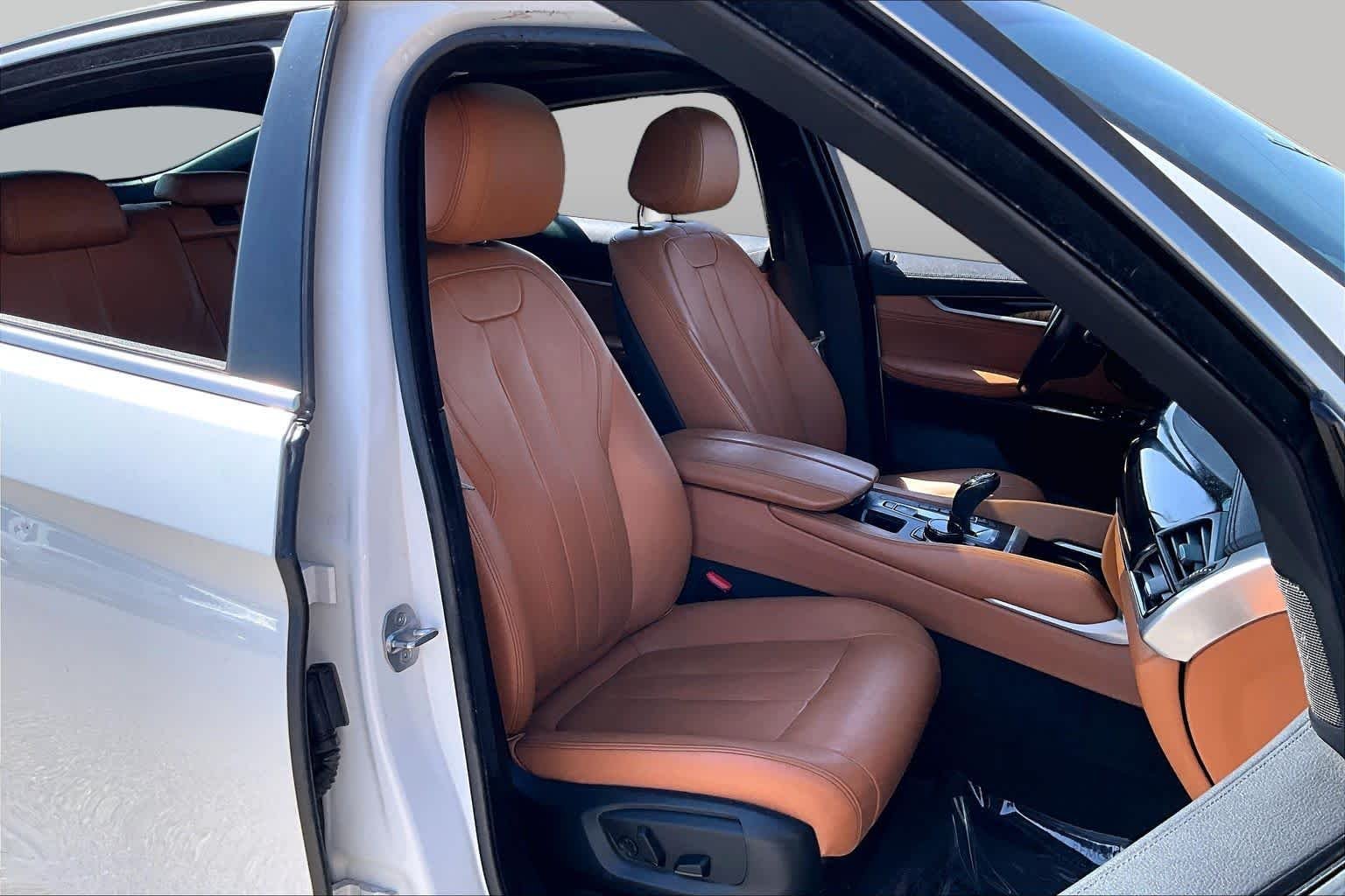Used 2019 Alpine White BMW sDrive35i image 8