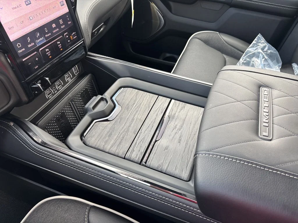 New 2026 Diamond Black Crystal Pearl-Coat Exterior Paint RAM Limited image 22