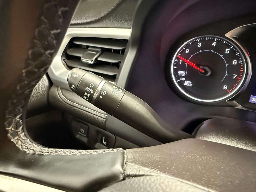 Used 2023 Silver GMC SLT image 44