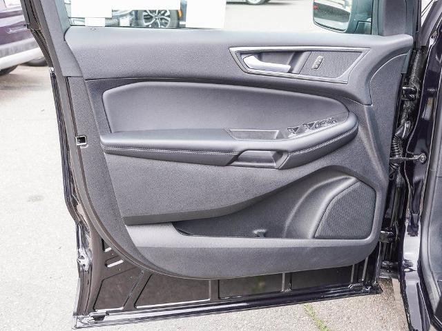 New 2024 Agate Black Metallic Ford SE image 46