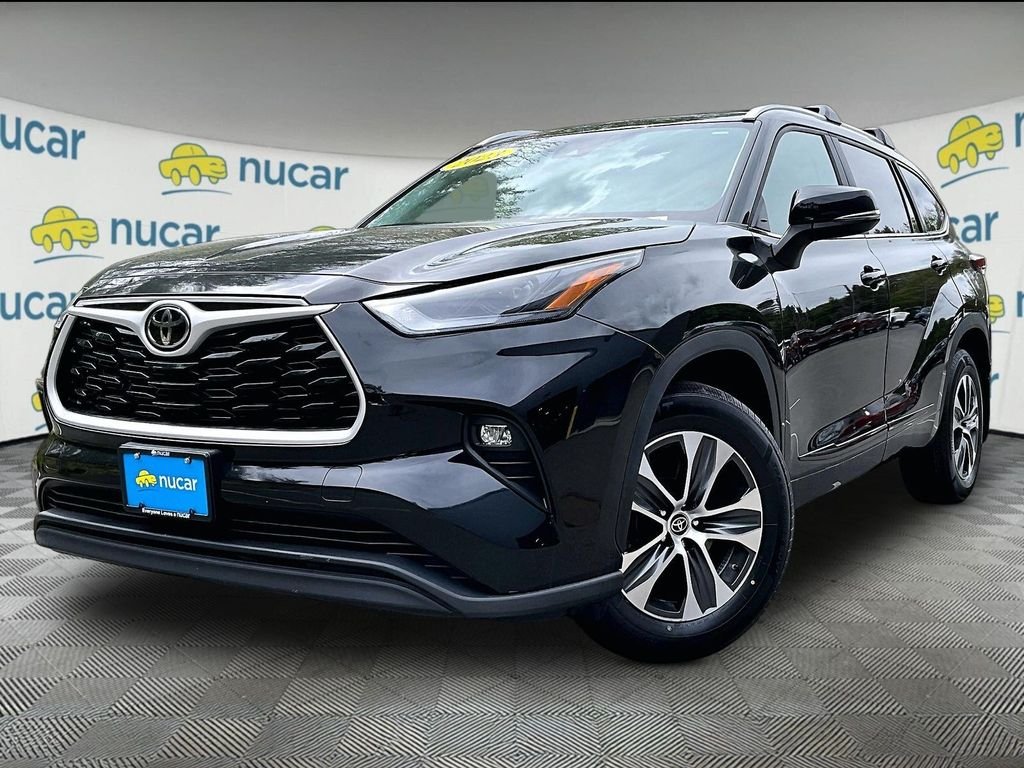 Used 2023 Black Toyota XLE image 3