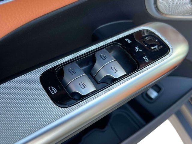 New 2027 Black Mercedes-Benz GLC 300 image 19