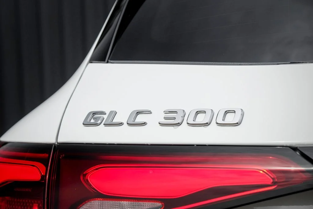 New 2026 Polar White Mercedes-Benz GLC 300 image 9
