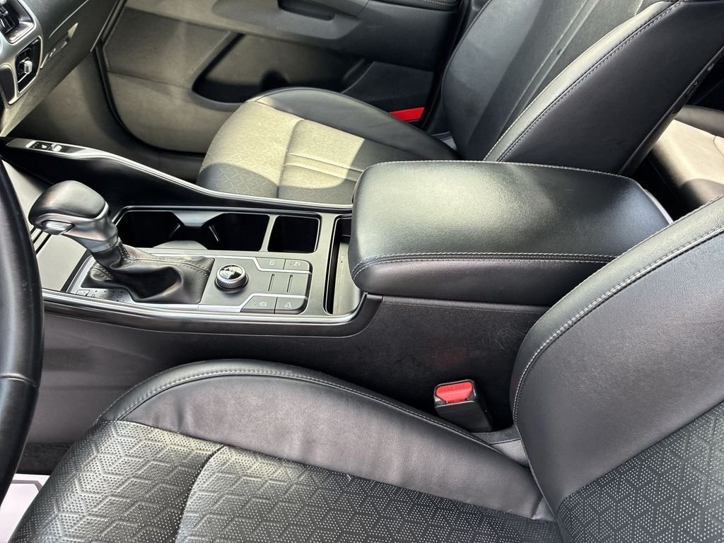 Used 2022 White Kia S image 21