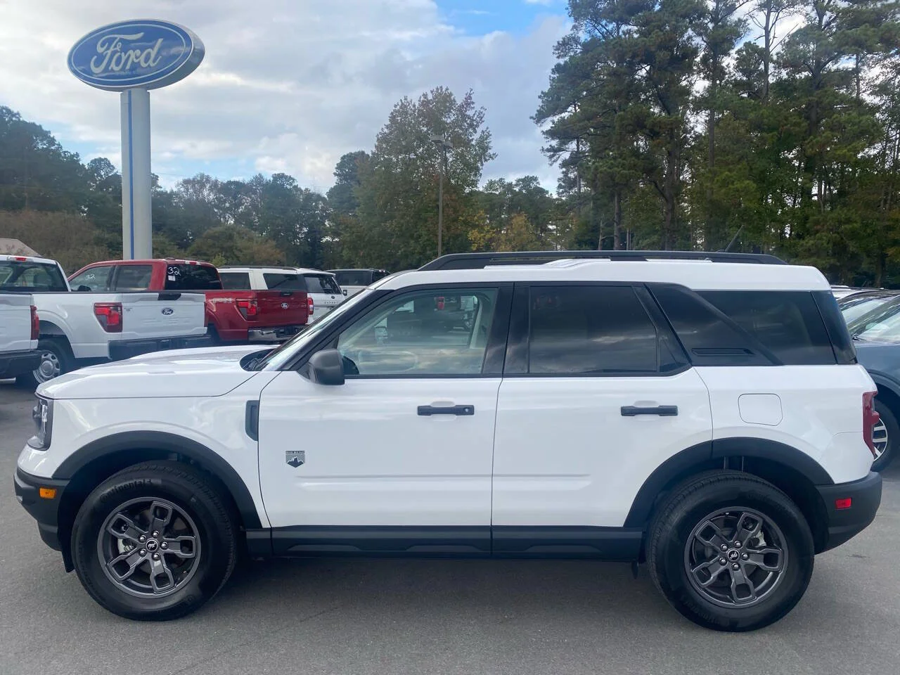 Used 2024 White Ford Big Bend AWD 4dr SUV image 2