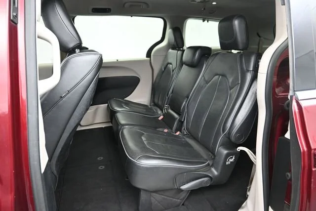 Used 2018 Velvet Red Pearlcoat Chrysler Limited image 19