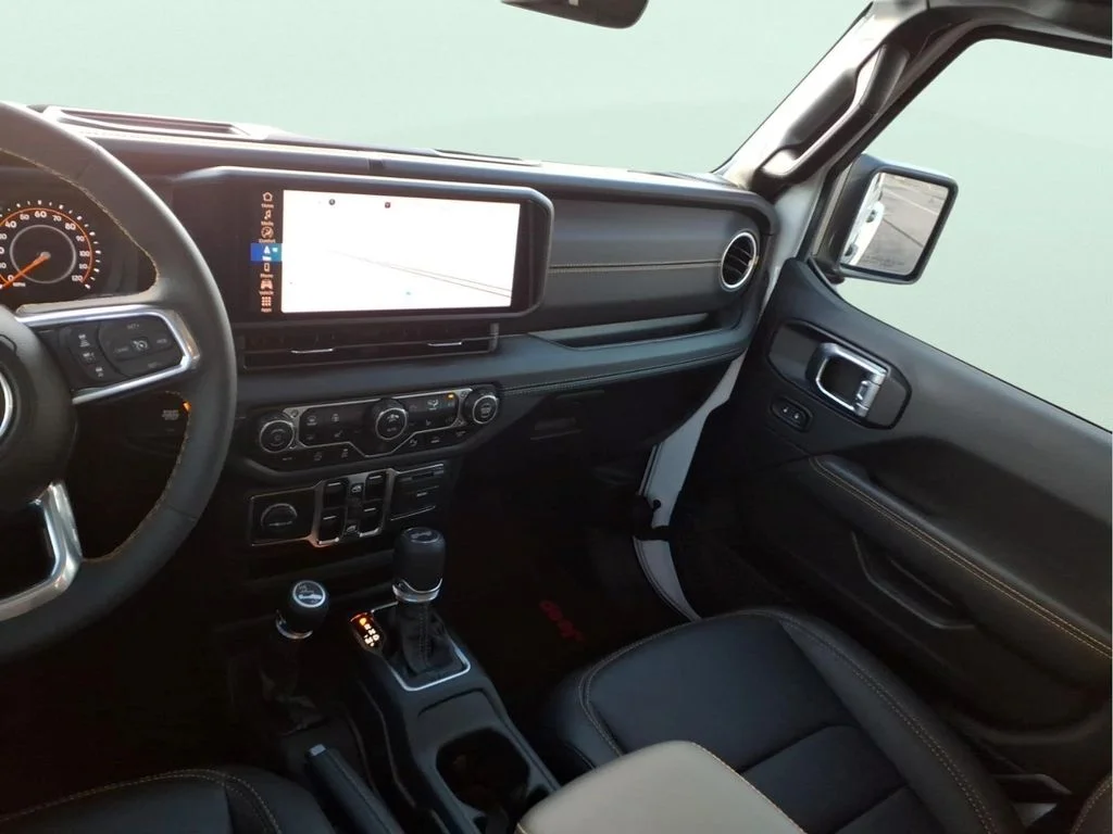 Used 2024 White Jeep Sahara image 19