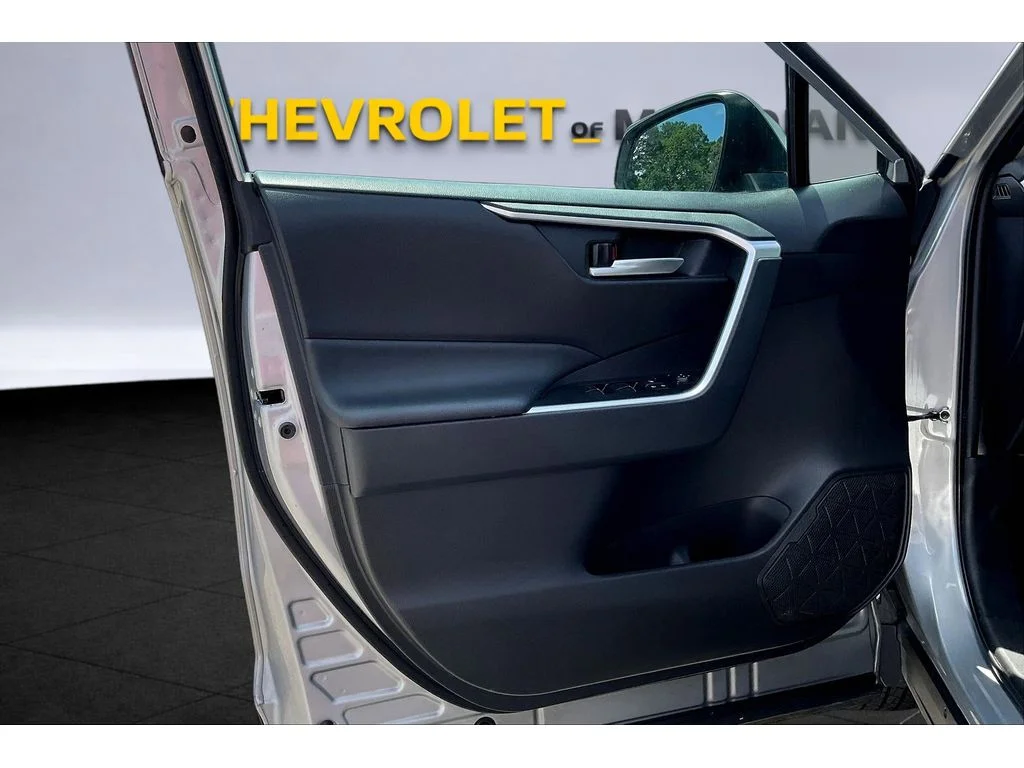 Used 2025 Silver Toyota XLE image 17