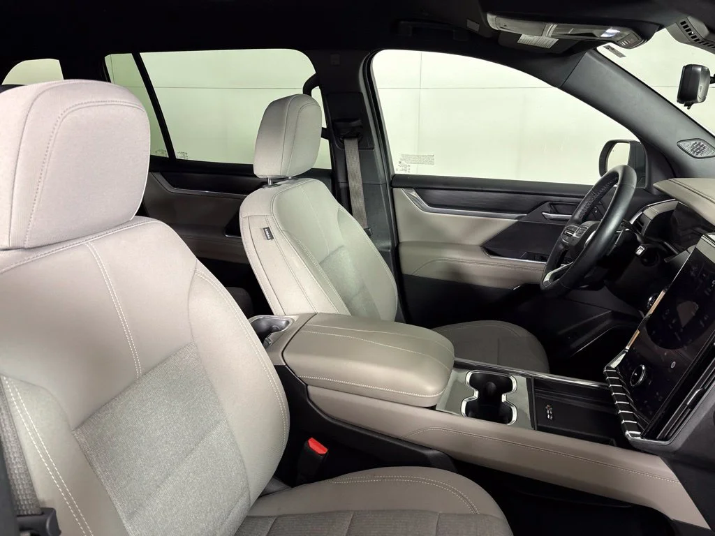 Used 2026 White GMC Elevation image 23