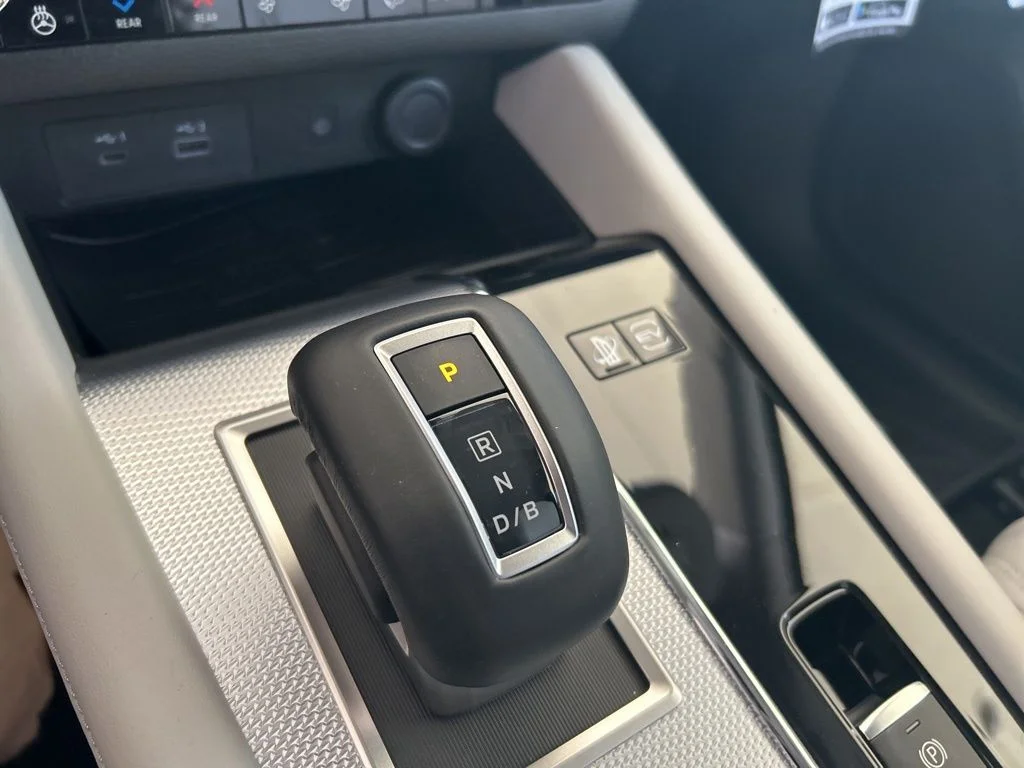 2025 Mitsubishi Outlander Plug-in Hybrid SEL - Photo 8