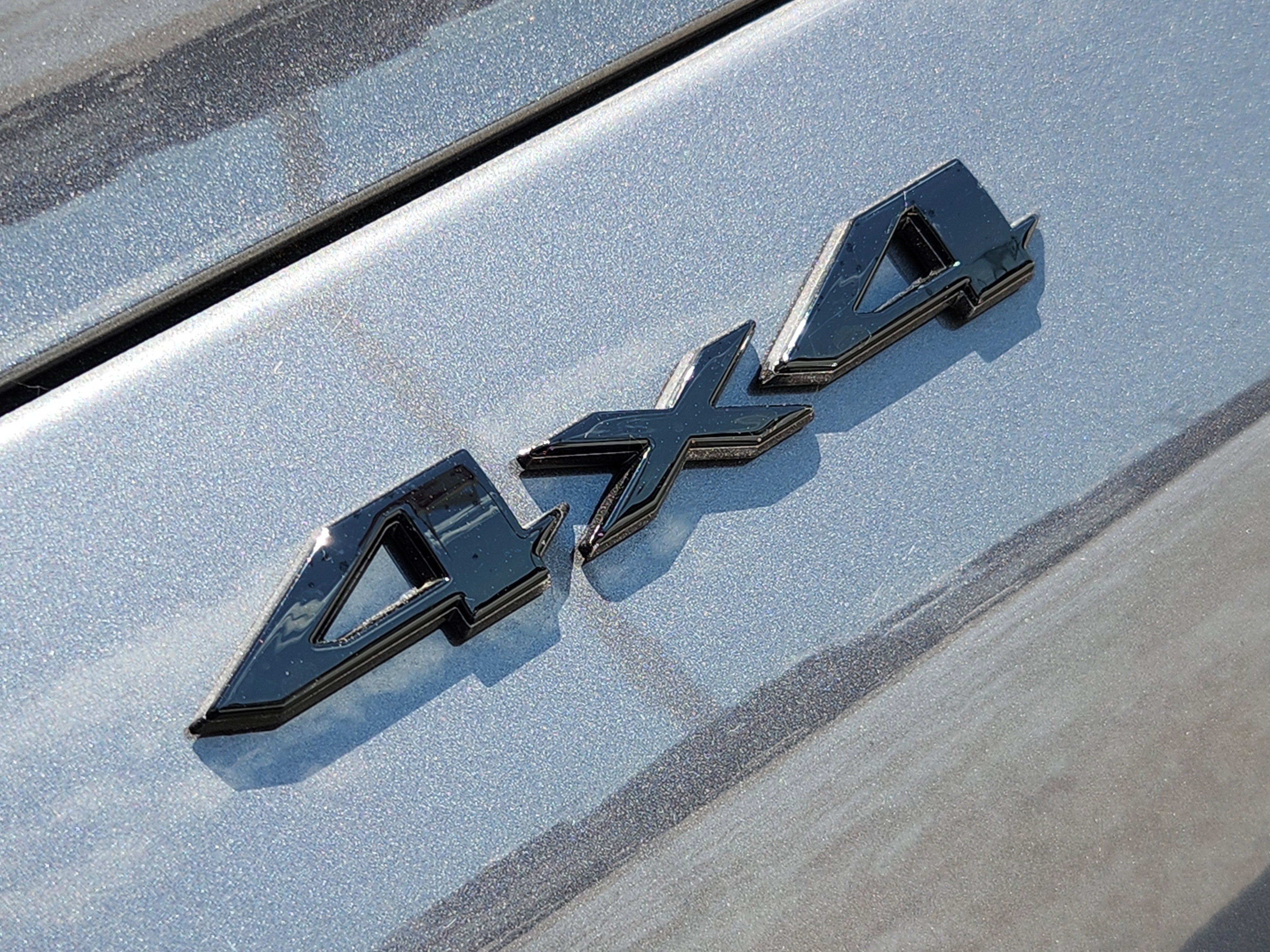 New 2026 Baltic Gray Metallic Clear-Coat Exterior Paint Jeep Laredo Altitude image 8