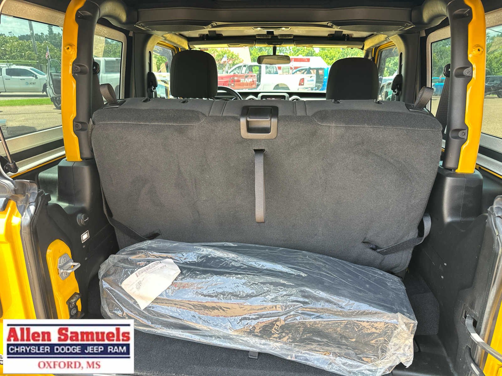 Used 2021 Hellayella Clearcoat Jeep Sport S image 22