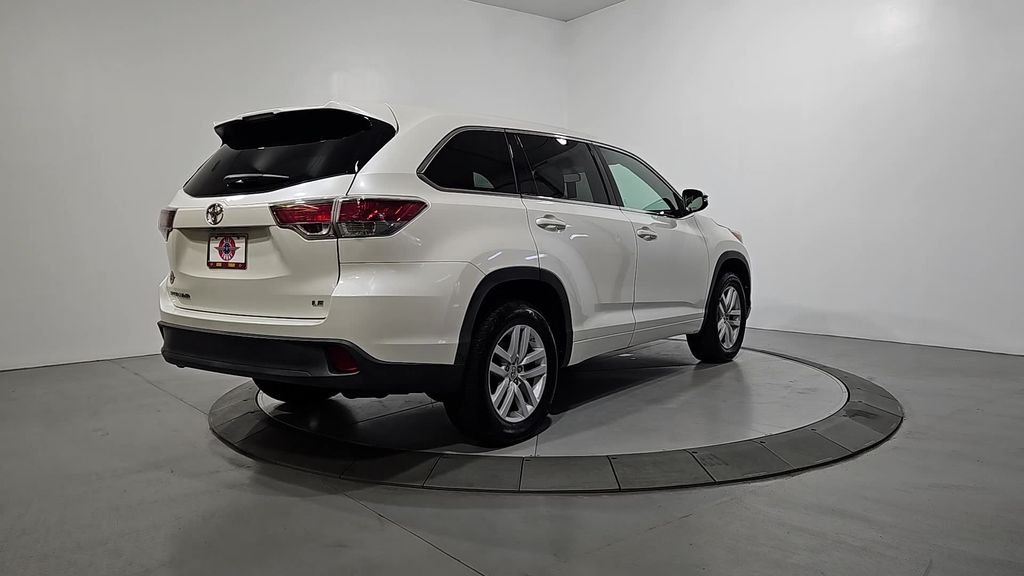 Used 2014 White Toyota LE image 5