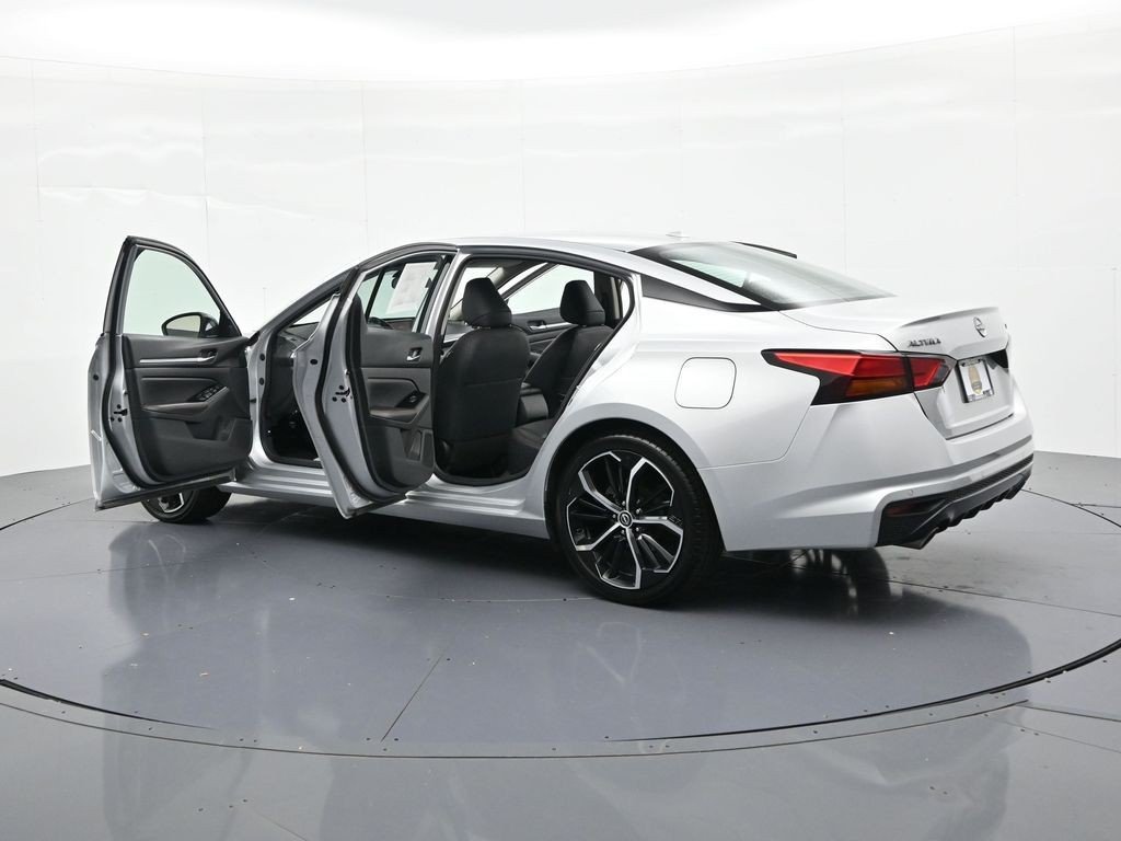 Used 2024 Brilliant Silver Metallic Nissan 2.5 SR Sedan image 23