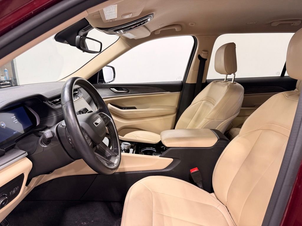 Used 2022 Red Jeep  image 10