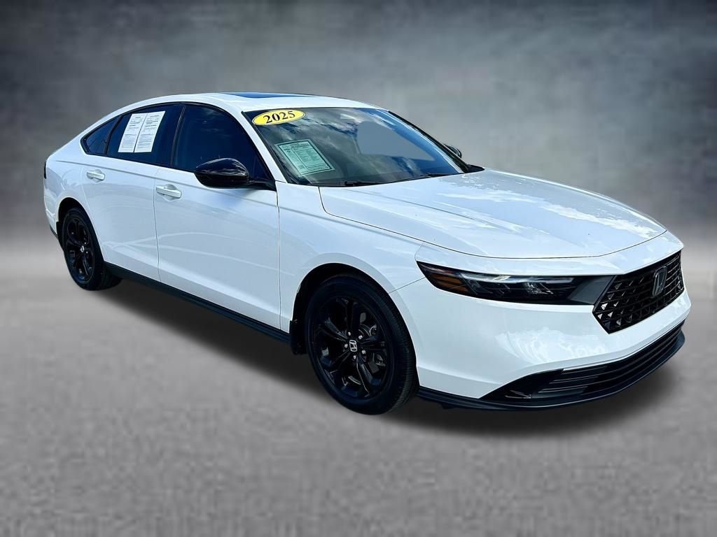 Used 2025  Honda SE image 3