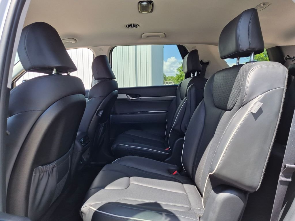 Used 2023 White Hyundai SEL image 25