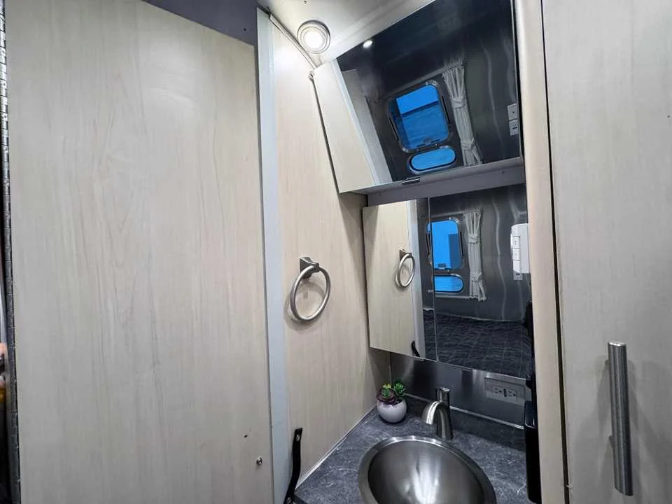Used 2022 SILVER AIRSTREAM  image 19