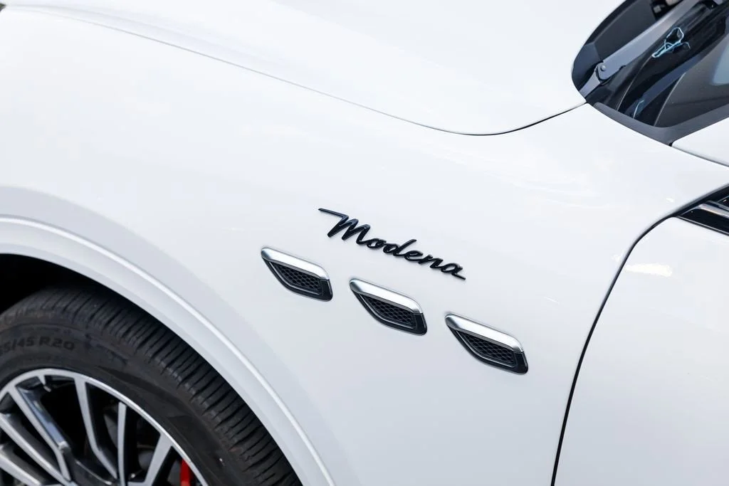 Used 2023 Bianco Maserati Modena image 39