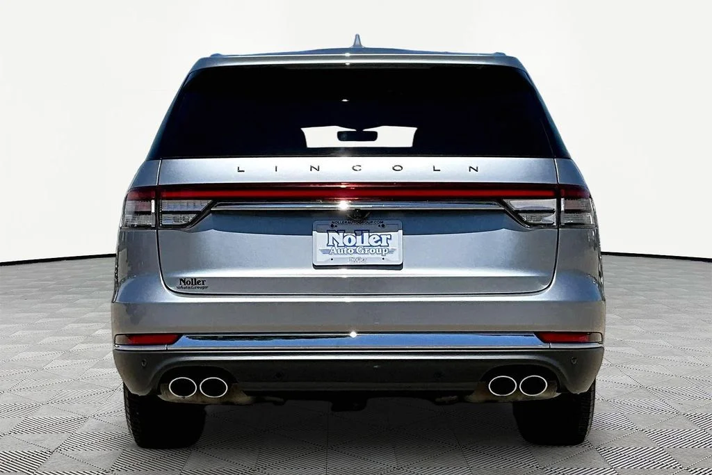 Used 2020 Radiance Metallic Lincoln Reserve image 4