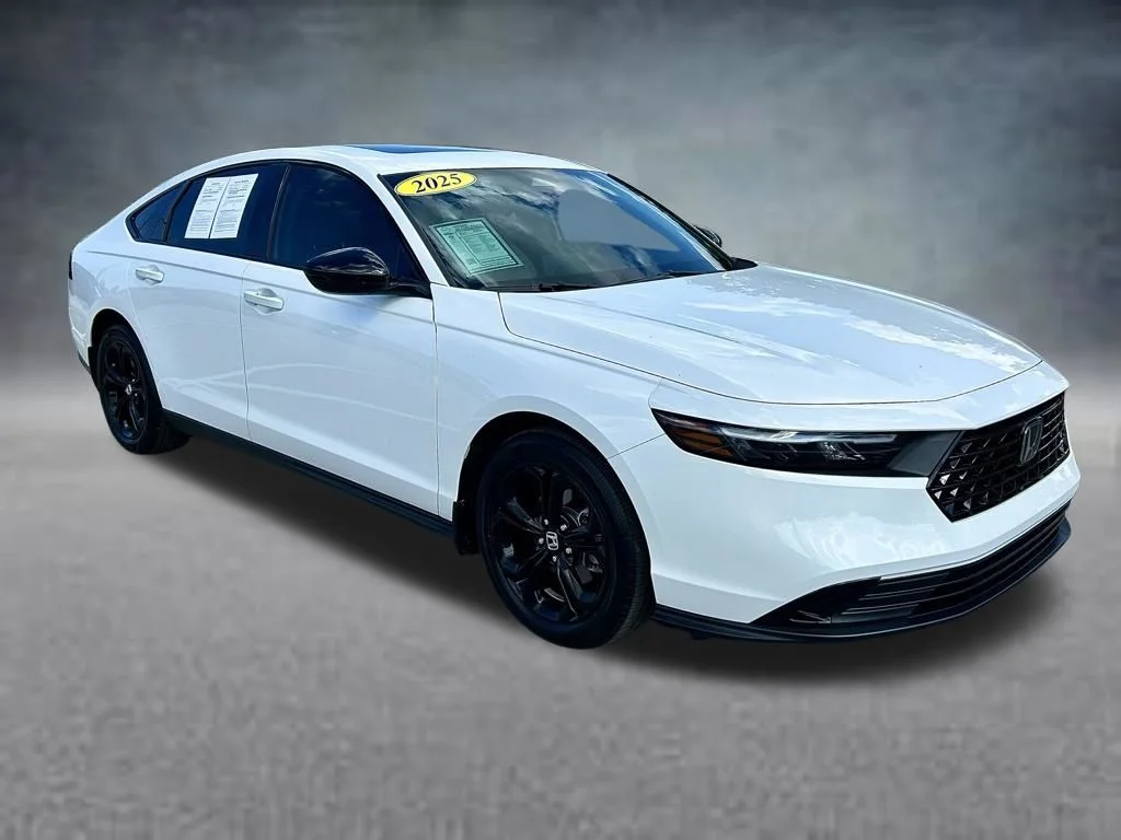Used 2025 Platinum White Pearl Honda SE image 3