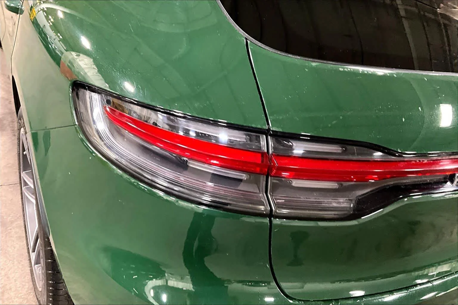 Used 2020 Mamba Green Metallic Porsche Turbo image 29