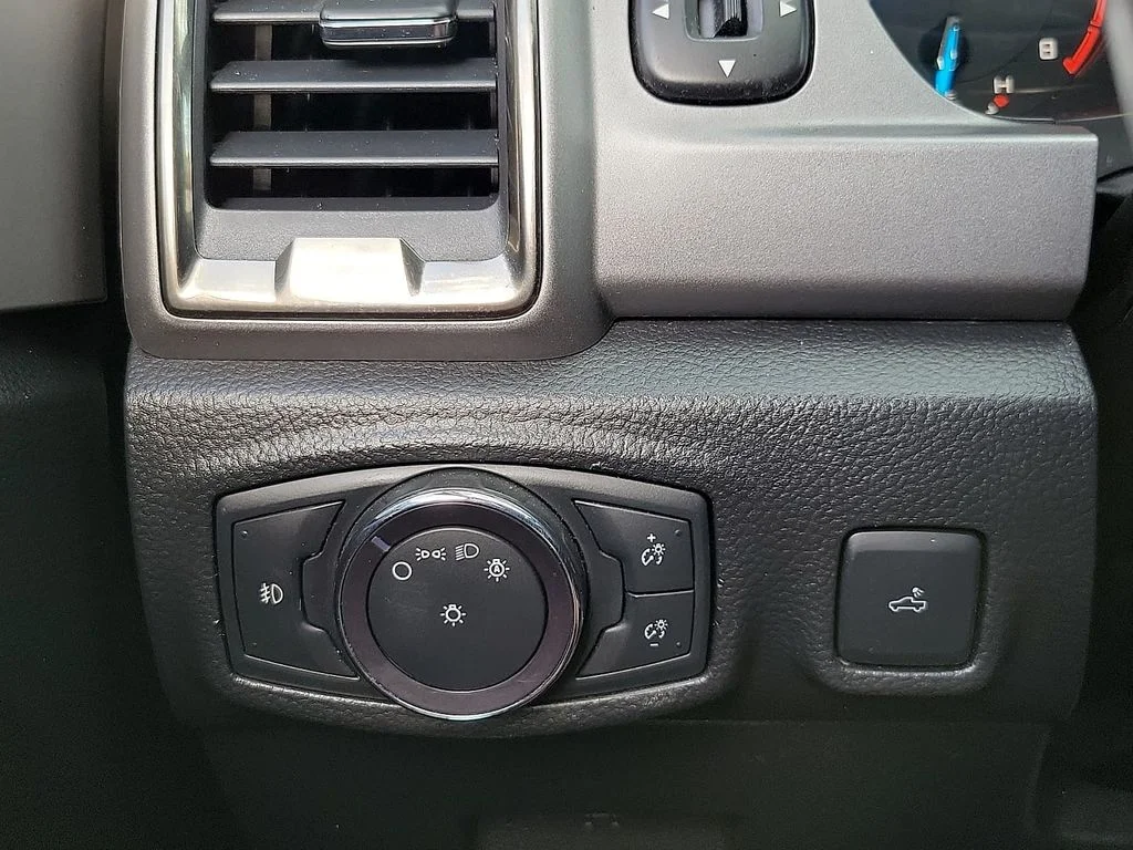 Used 2022 Gray Metallic Ford XLT image 15