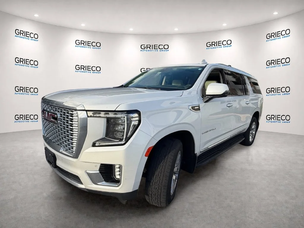 Used 2022 White Frost Tri-Coat GMC Denali image 3