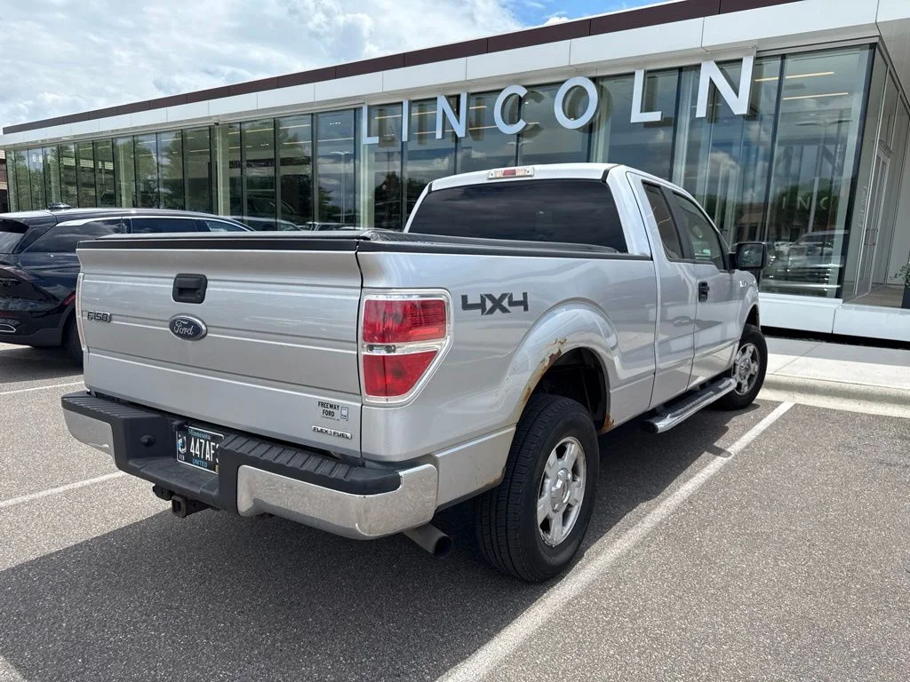 Used 2011 Silver Ford XLT image 2