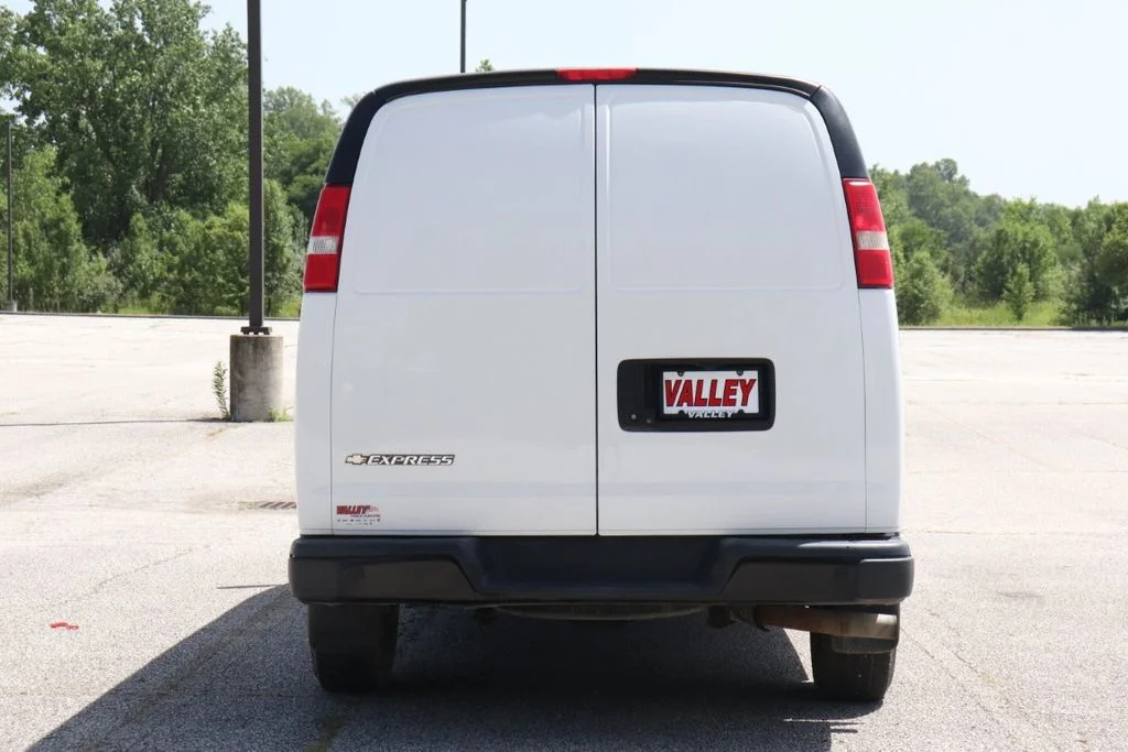 Used 2018 White Chevrolet Work Van image 8
