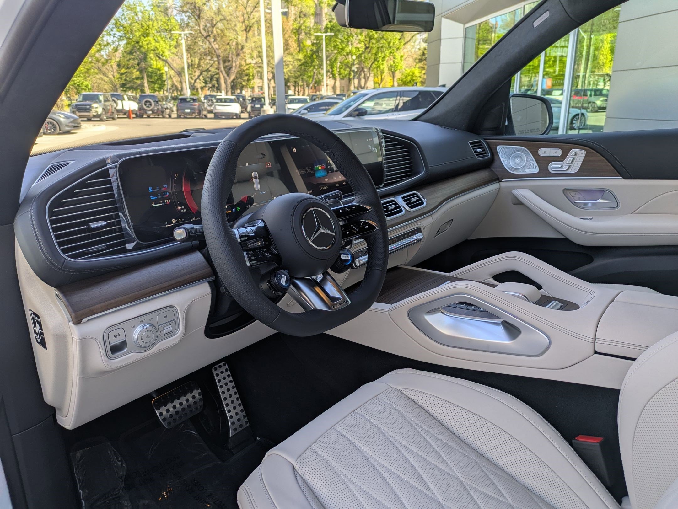 New 2026 MANUFAKTUR Moonlight White Metallic Mercedes-Benz AMG® GLS 63 image 28