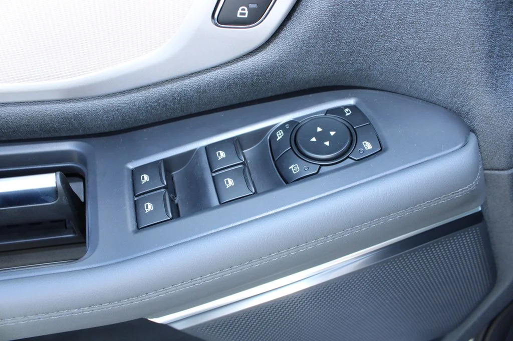 New 2027 Star White Metallic Tri-Coat Ford MAX Active image 39