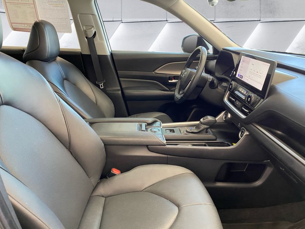 Used 2024 Silver Toyota XLE image 13