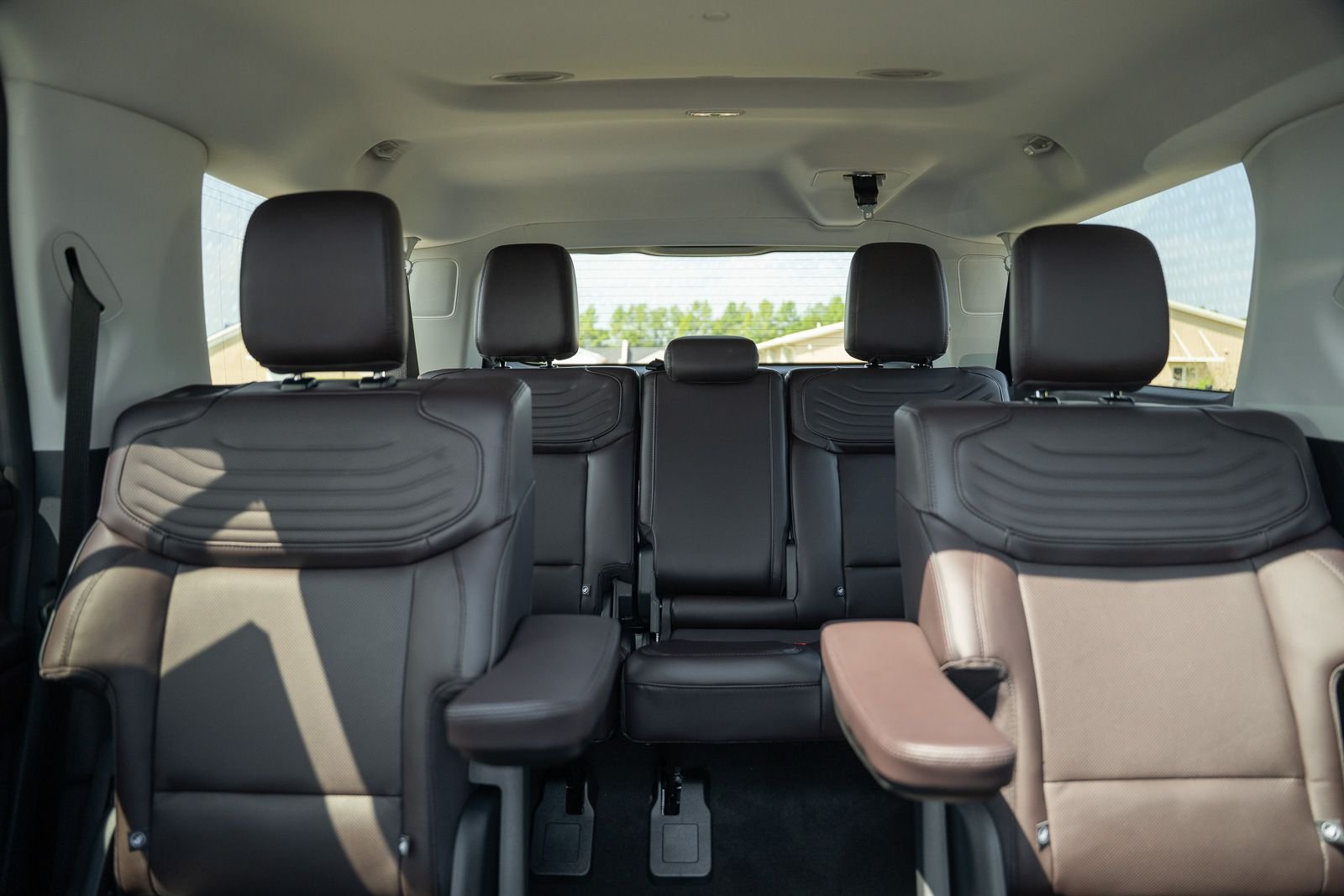 New 2026 Agate Black Metallic Ford MAX Platinum® image 9