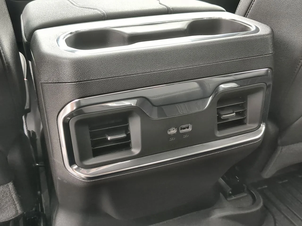 New 2026 Summit White GMC Elevation image 22