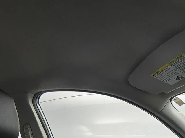 Used 2022 White Nissan 2.5 SR image 41