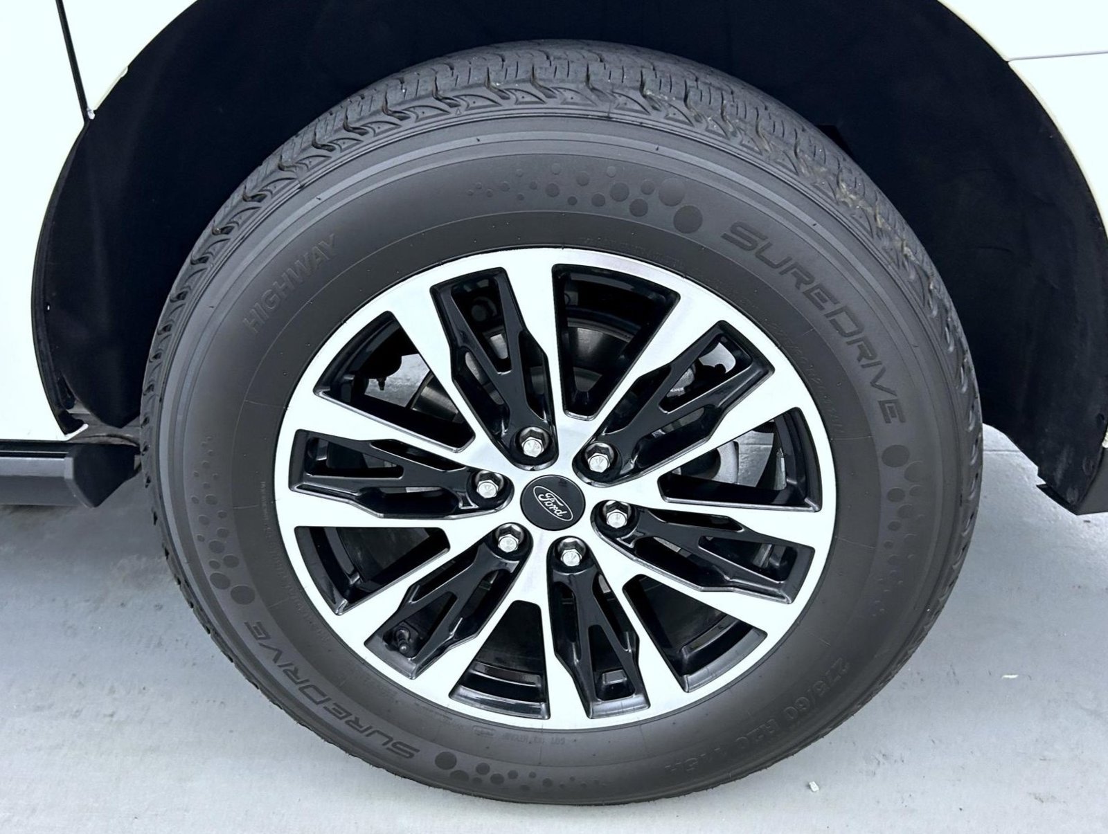 Used 2025 White Ford Platinum image 27