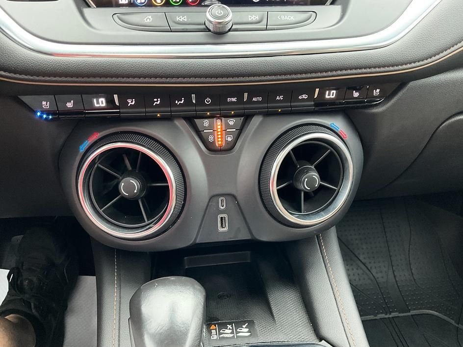 Used 2020 Black Chevrolet Premier image 23