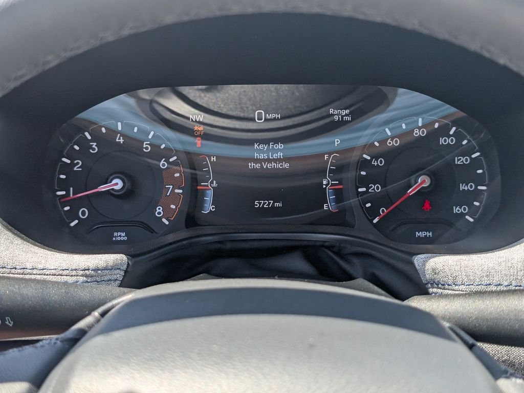 Used 2025 White Jeep Latitude image 25