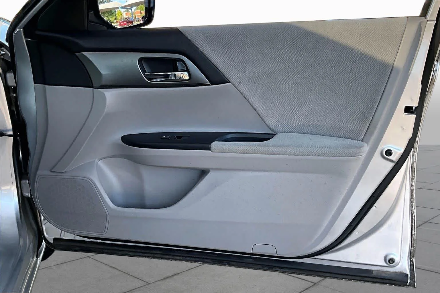 Used 2013 Alabaster Silver Metallic Honda LX image 21