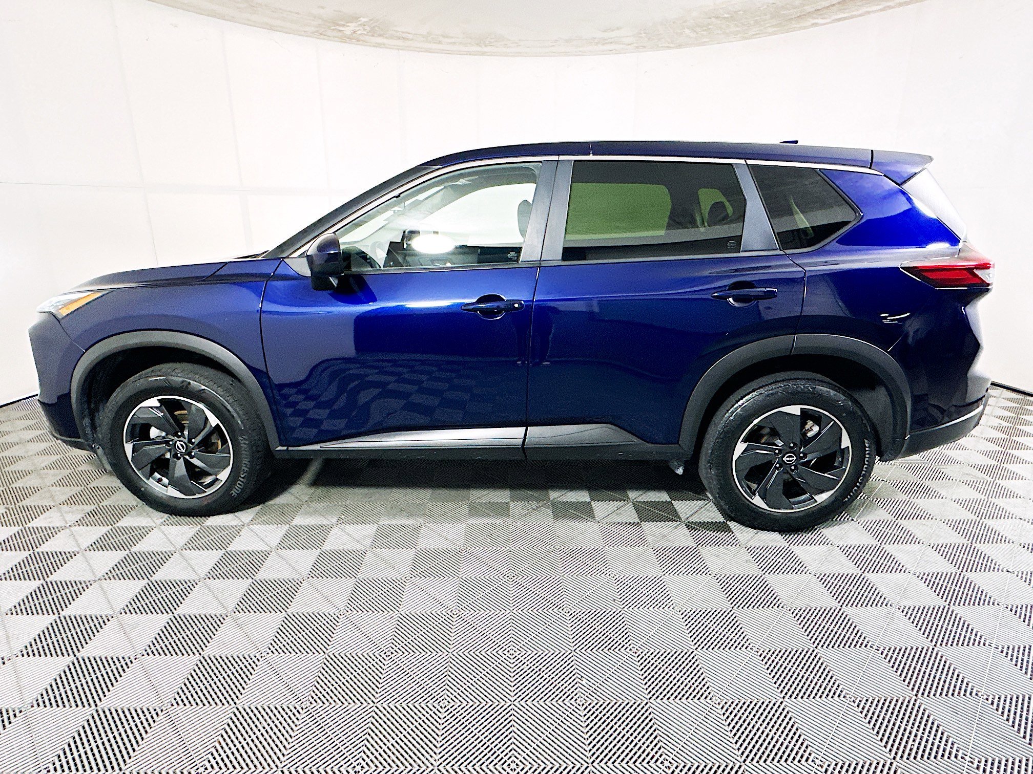 Used 2024 Deep Ocean Blue Pearl Nissan SV image 6