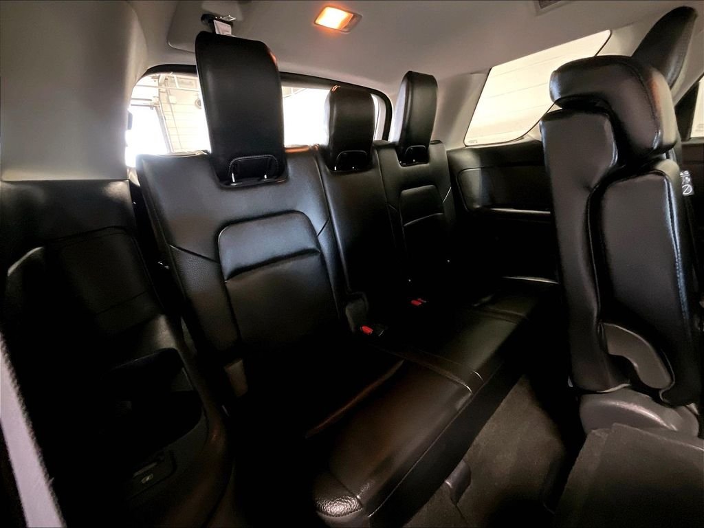 Used 2023 Super Black Nissan SL image 17